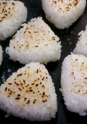 残りご飯でおばあちゃんの味！塩焼おにぎり-レシピのメイン写真