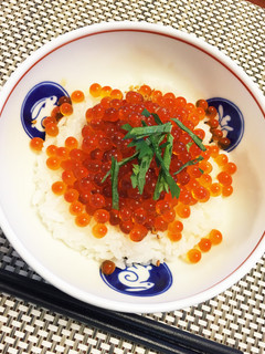 いくらの醤油漬けで思う存分イクラ丼-レシピのメイン写真