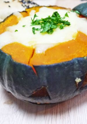 坊ちゃんかぼちゃのハロウィンチーズ焼き-レシピのメイン写真