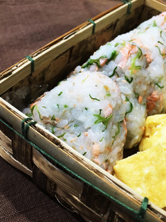鮭とおかひじきのおにぎり-レシピのメイン写真