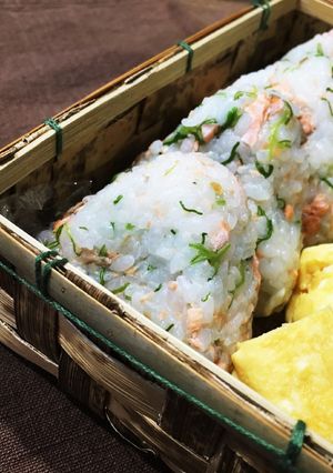 鮭とおかひじきのおにぎり-レシピのメイン写真