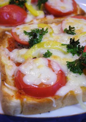 甘酸っぱい塩トマトのピザトースト♪-レシピのメイン写真