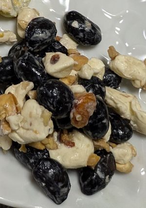おせちの残った黒豆でクリームチーズ和え-レシピのメイン写真