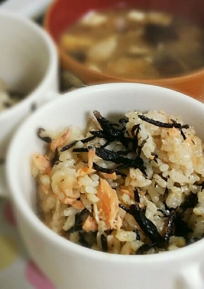 簡単！鮭の炊き込みご飯-レシピのメイン写真