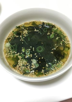 簡単すぎる即席ﾜｶﾒｽｰﾌﾟ♡-レシピのメイン写真