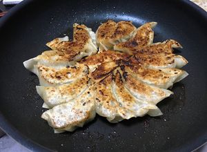 合挽きと白菜で♡肉汁溢れる我が家の餃子-レシピのメイン写真