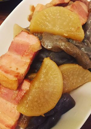 合うんです♡厚切りベーコンと大根の煮物-レシピのメイン写真