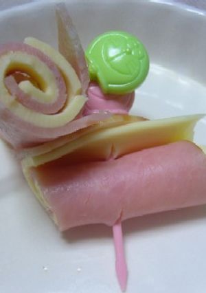 お弁当に♪ハムとチーズの巻きマキ-レシピのメイン写真