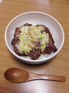 ねぎまみれ塩牛タン丼-レシピのメイン写真