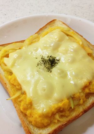 朝食に☆卵と玉ねぎシャンタン炒めトースト-レシピのメイン写真