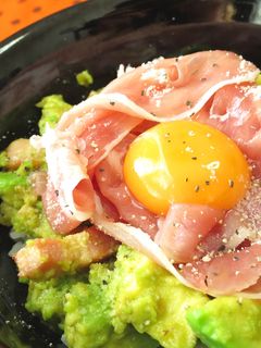 【絶品丼】アボカドでカルボナーラ風丼♪-レシピのメイン写真