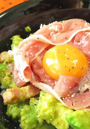 【絶品丼】アボカドでカルボナーラ風丼♪-レシピのメイン写真