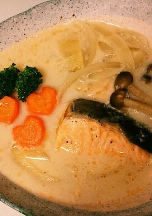 ソーセージ茹で汁活用２～鮭豆乳シチュー風-レシピのメイン写真