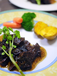 味付けはワインにお任せ♪牛肉の赤ワイン煮-レシピのメイン写真