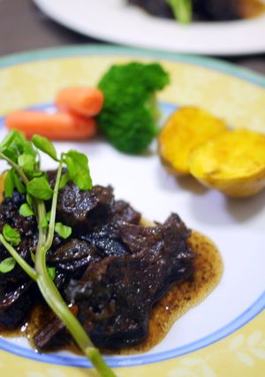 味付けはワインにお任せ♪牛肉の赤ワイン煮-レシピのメイン写真