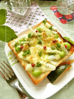 白菜軸×枝豆のミルキーハーブトースト-レシピのメイン写真