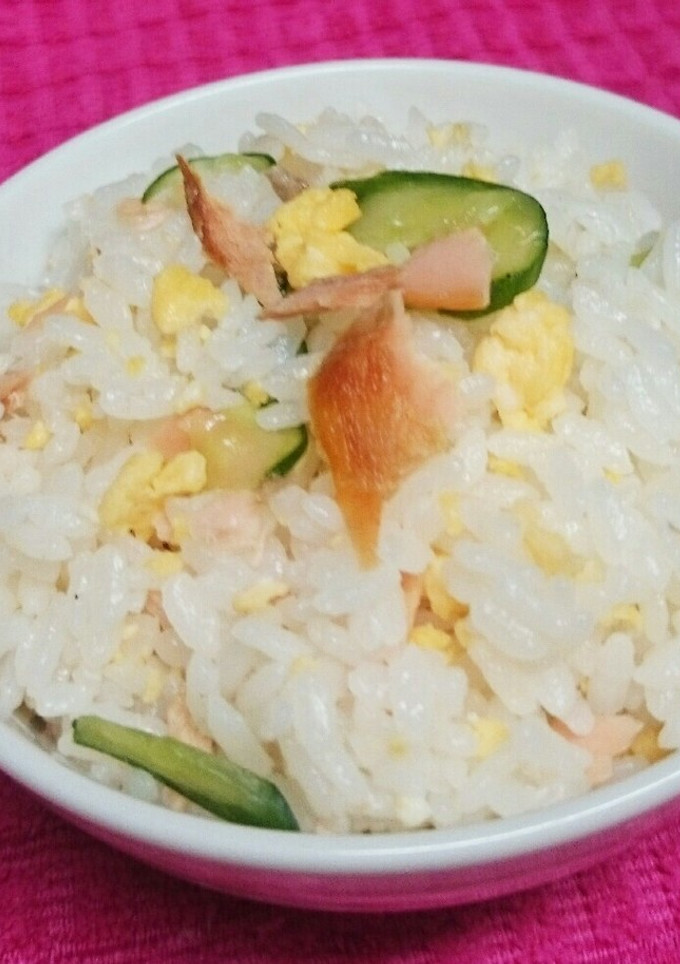 鮭玉子きゅうりの三色混ぜご飯-レシピのメイン写真
