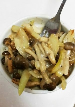 ぶなしめじと玉ねぎのココットカマン-レシピのメイン写真