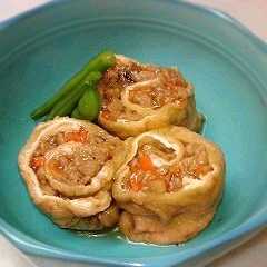 A picture of 「大豆のお肉」の親子巻き　信田巻風.