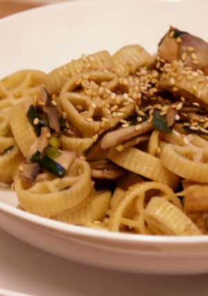 キノコ&厚揚げ豆腐のロレッテ:車輪パスタ-レシピのメイン写真