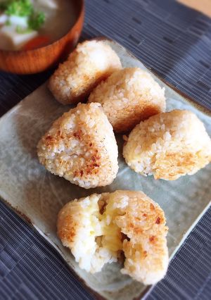 とろ〜りチーズなバター醤油焼きおにぎり-レシピのメイン写真