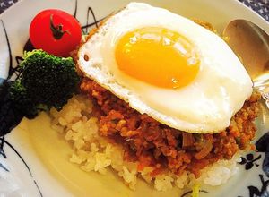 キーマカレーの目玉焼きのっけ♡-レシピのメイン写真