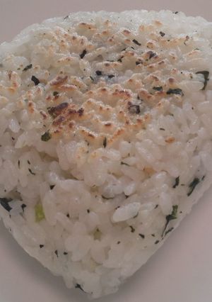混ぜ込みわかめの焼きおにぎり-レシピのメイン写真