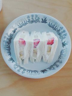 イチゴとバナナのフルーツサンドイッチ-レシピのメイン写真