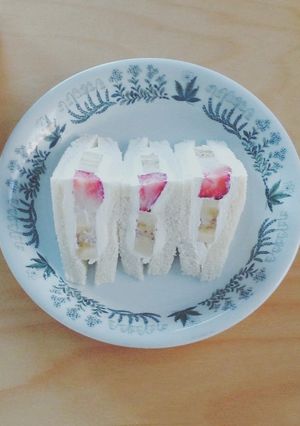 イチゴとバナナのフルーツサンドイッチ-レシピのメイン写真