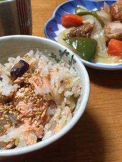 甘塩鮭と甘栗の炊き込みごはん-レシピのメイン写真