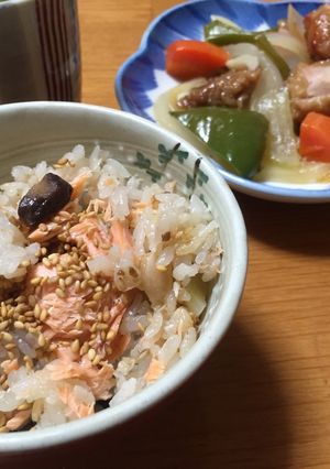 甘塩鮭と甘栗の炊き込みごはん-レシピのメイン写真