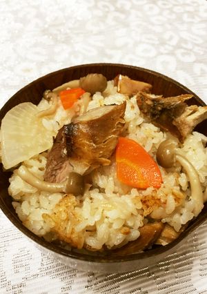 お焦げも美味しい♪ぶりの炊き込みご飯-レシピのメイン写真