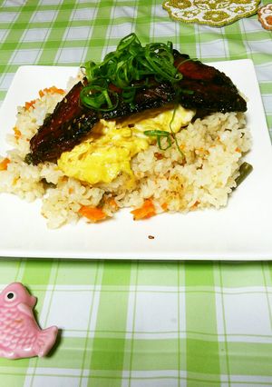 さんまのみりん干しのせ炊き込みご飯-レシピのメイン写真