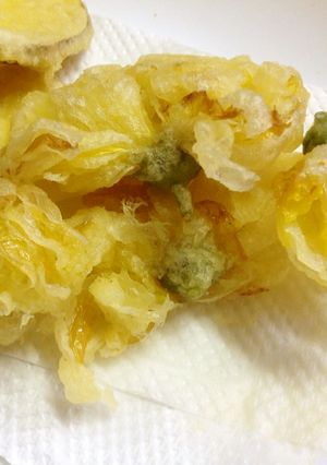 菊の花・まるごと天ぷら-レシピのメイン写真