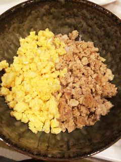 簡単すぐできる!鶏そぼろ丼♡-レシピのメイン写真