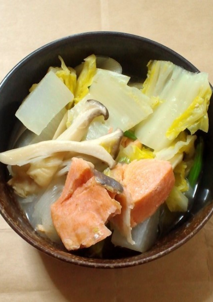 たっぷり野菜と鮭の中華風スープ-レシピのメイン写真