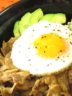 【絶品】豚肉とアボカドのロコモコ風丼♪-レシピのメイン写真