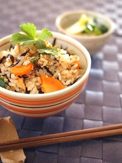 炊飯器でひじきご飯♪-レシピのメイン写真