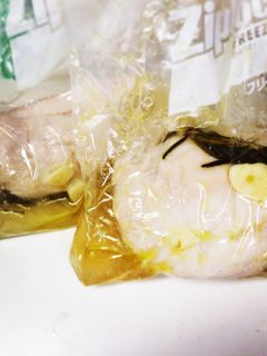 簡単ステップで☆鶏胸肉のコンフィ-レシピのメイン写真