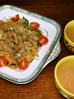 大豆のお肉でたっぷりサラダと野菜スープ-レシピのメイン写真