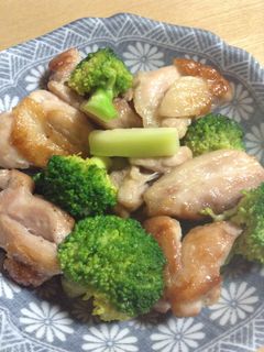 鶏もも肉とブロッコリーの塩炒め-レシピのメイン写真