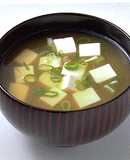 春のみそ汁　豆腐とワケギのみそ汁