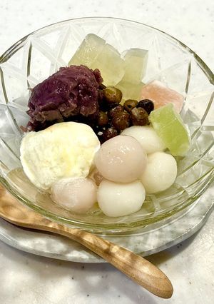 簡単おやつおもてなしにも。梅クリーム白玉あんみつ-レシピのメイン写真