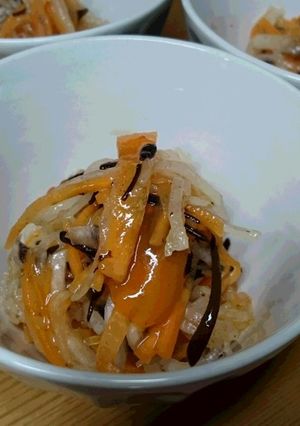 大根人参ひじきの柿ドレッシング和え-レシピのメイン写真