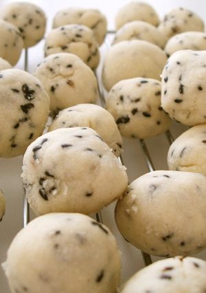 ノンバター簡単ゴマのころころクッキー-レシピのメイン写真