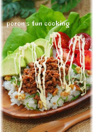 カフェ風♪甘辛大豆ミンチとアボカドの丼-レシピのメイン写真