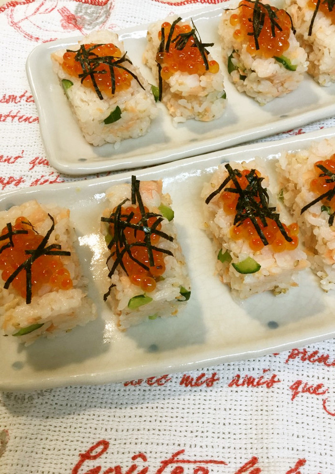 焼き鮭ときゅうりの混ぜご飯〜いくらのせ-レシピのメイン写真