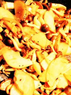 きのことジャガイモのバター醤油炒め-レシピのメイン写真
