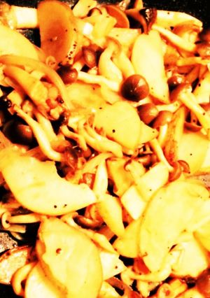 きのことジャガイモのバター醤油炒め-レシピのメイン写真