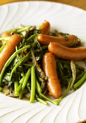 燻製屋ウインナーと空芯菜の炒め物-レシピのメイン写真